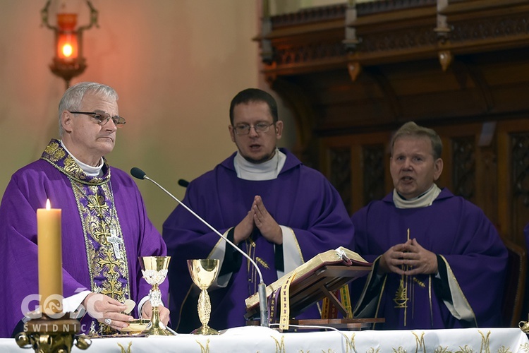 Nowa Ruda Słupiec. Pogrzeb ks. Dariusza Kowalczuka