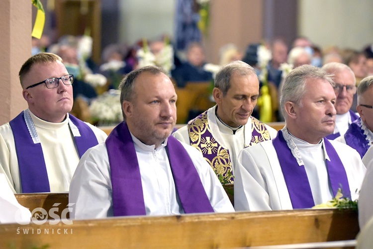 Nowa Ruda Słupiec. Pogrzeb ks. Dariusza Kowalczuka