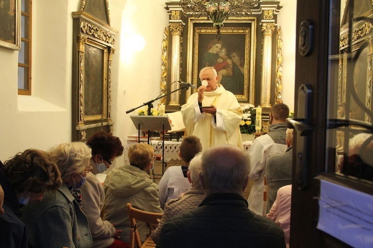 Cyganowice. Błogosławieństwo odnowionej kaplicy