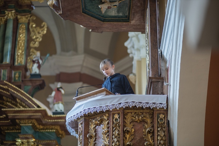 ​Uroczystość nadania SP w Starych Bogaczowicach im. św. Jana Pawła II. 