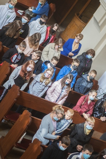 ​Uroczystość nadania SP w Starych Bogaczowicach im. św. Jana Pawła II. 