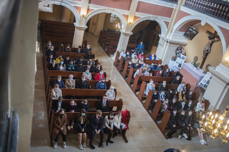 ​Uroczystość nadania SP w Starych Bogaczowicach im. św. Jana Pawła II. 