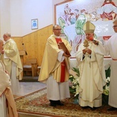 Przekazanie relikwi św. Jana Pawła II parafii w Turce.