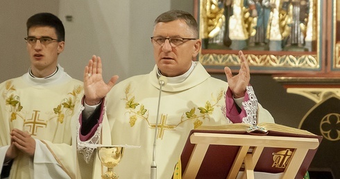 Bp Zadarko: Zacznijmy mówić prawdę o migrantach i uchodźcach
