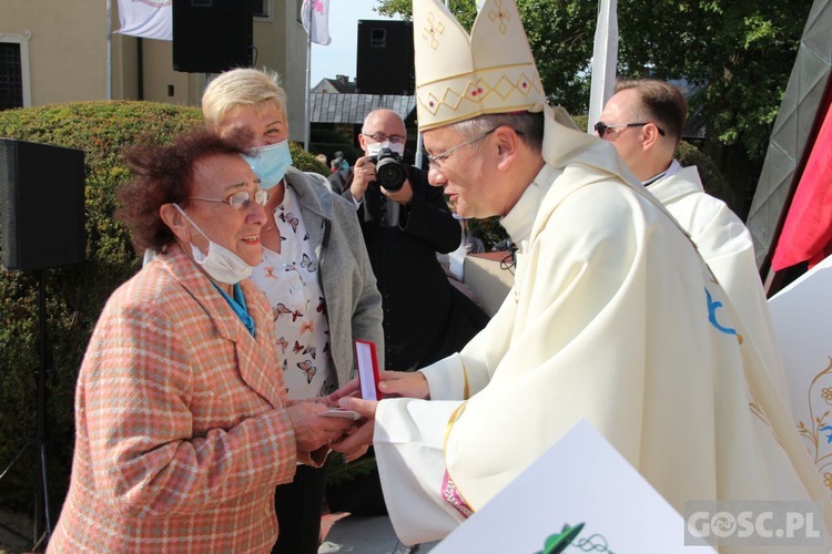 Odpust różańcowy i wręczenie diecezjalnych odznaczeń w Rokitnie