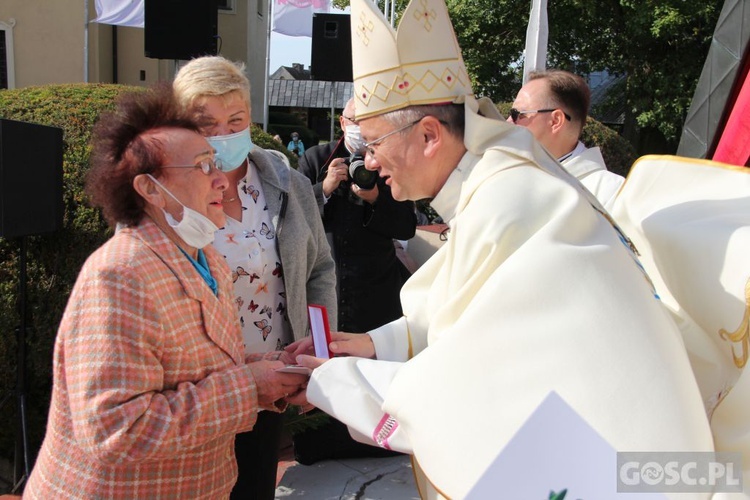 Odpust różańcowy i wręczenie diecezjalnych odznaczeń w Rokitnie