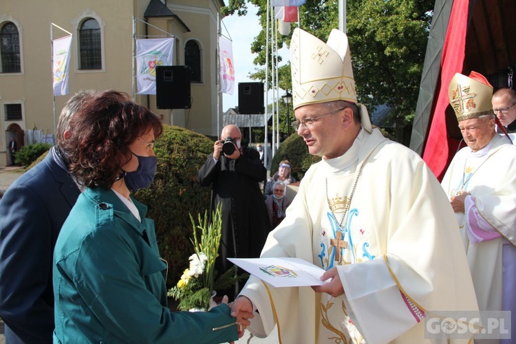 Odpust różańcowy i wręczenie diecezjalnych odznaczeń w Rokitnie