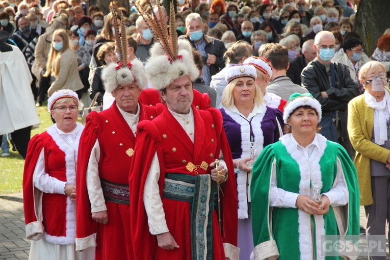 Odpust różańcowy i wręczenie diecezjalnych odznaczeń w Rokitnie