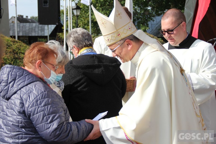 Odpust różańcowy i wręczenie diecezjalnych odznaczeń w Rokitnie