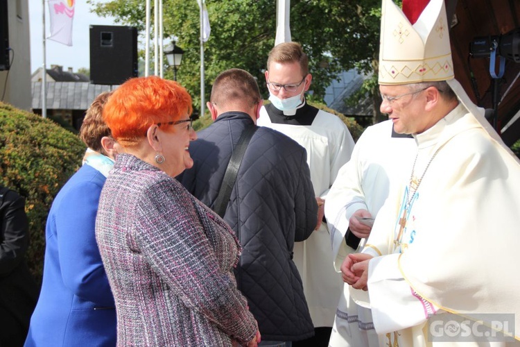 Odpust różańcowy i wręczenie diecezjalnych odznaczeń w Rokitnie