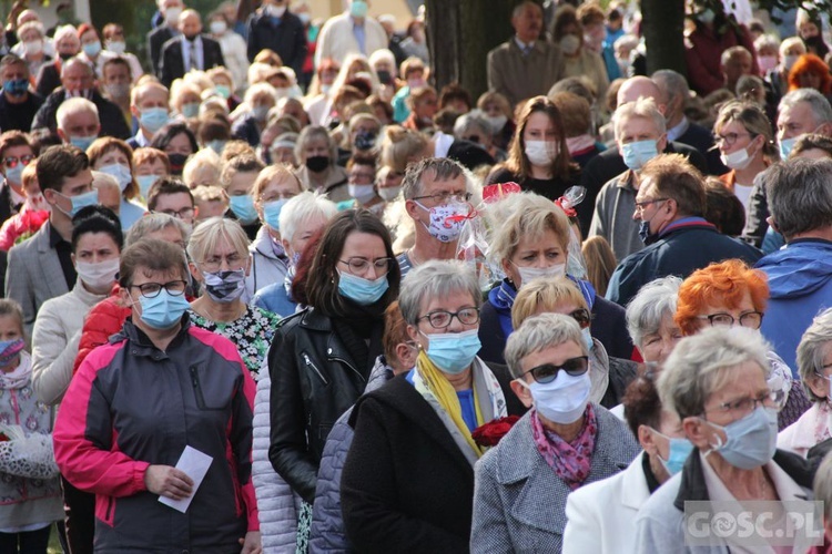 Odpust różańcowy i wręczenie diecezjalnych odznaczeń w Rokitnie