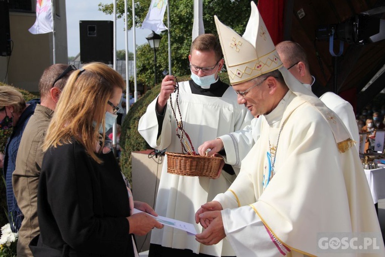 Odpust różańcowy i wręczenie diecezjalnych odznaczeń w Rokitnie