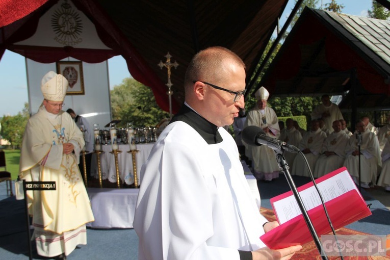 Odpust różańcowy i wręczenie diecezjalnych odznaczeń w Rokitnie