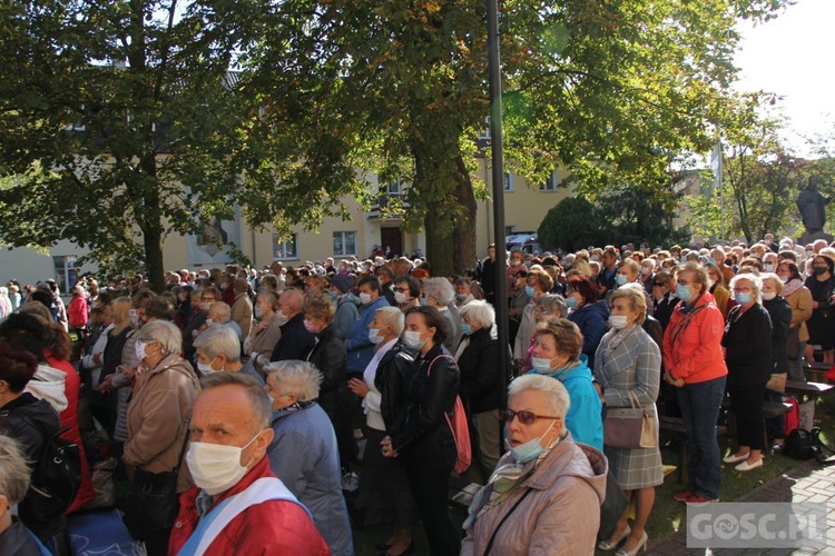 Odpust różańcowy i wręczenie diecezjalnych odznaczeń w Rokitnie