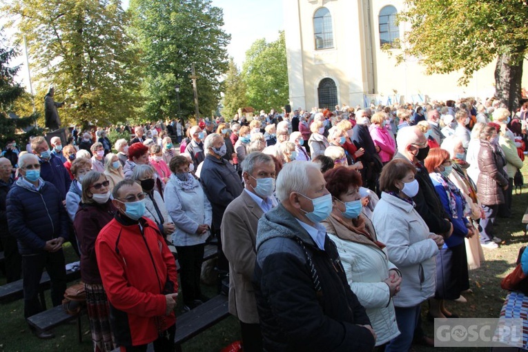 Odpust różańcowy i wręczenie diecezjalnych odznaczeń w Rokitnie