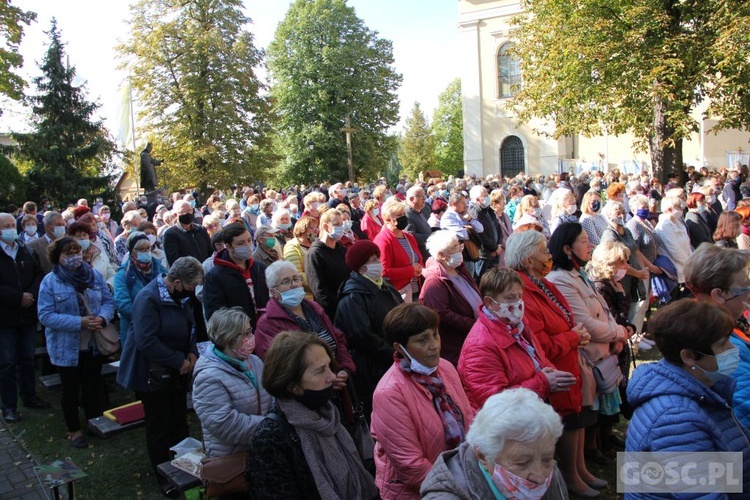 Odpust różańcowy i wręczenie diecezjalnych odznaczeń w Rokitnie