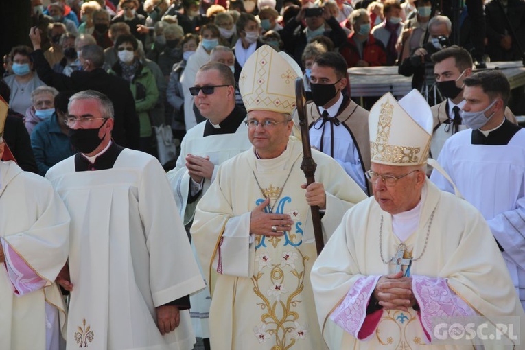 Odpust różańcowy i wręczenie diecezjalnych odznaczeń w Rokitnie