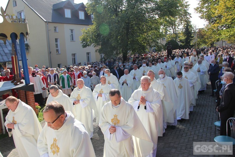 Odpust różańcowy i wręczenie diecezjalnych odznaczeń w Rokitnie