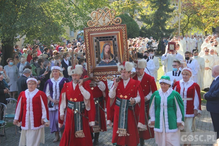 Odpust różańcowy i wręczenie diecezjalnych odznaczeń w Rokitnie