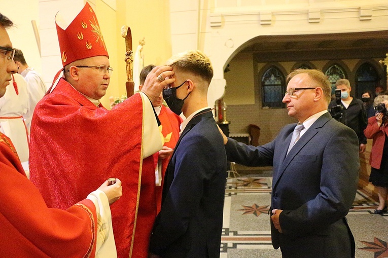 Bierzmowanie w parafii pw. NMP Królowej Polski na Klecinie
