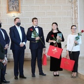 Wykonawcy finałowego koncertu "Vox humana" (od prawej): Ewelina Bachul, Zuzanna Kłaptocz i Radosław Szostak.