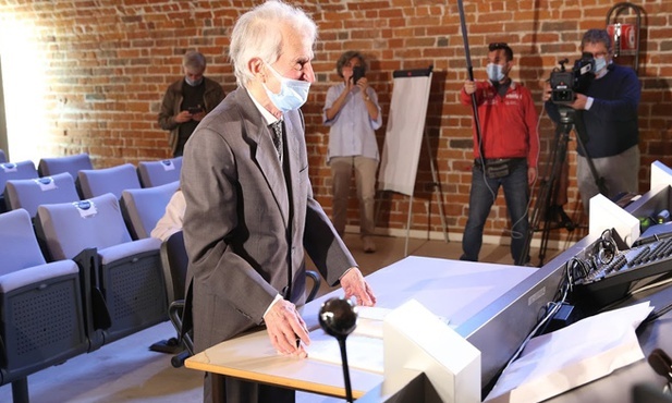 93-letni Benito Rimini zdobył najwyższą z możliwych ocen - 110 z pochwałą - podczas obrony ostatniego tytułu magisterskiego.