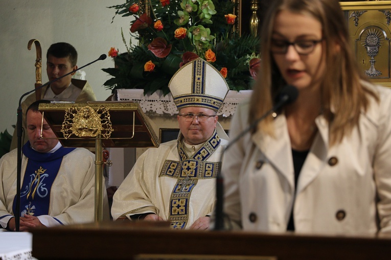 Bp Karol Kulczycki w swoich rodzinnych stronach - Msza św. w Czerninie