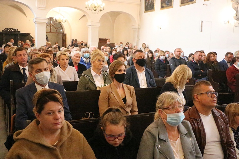 Bp Karol Kulczycki w swoich rodzinnych stronach - Msza św. w Czerninie