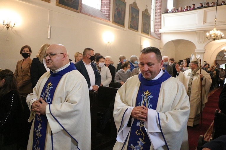Bp Karol Kulczycki w swoich rodzinnych stronach - Msza św. w Czerninie