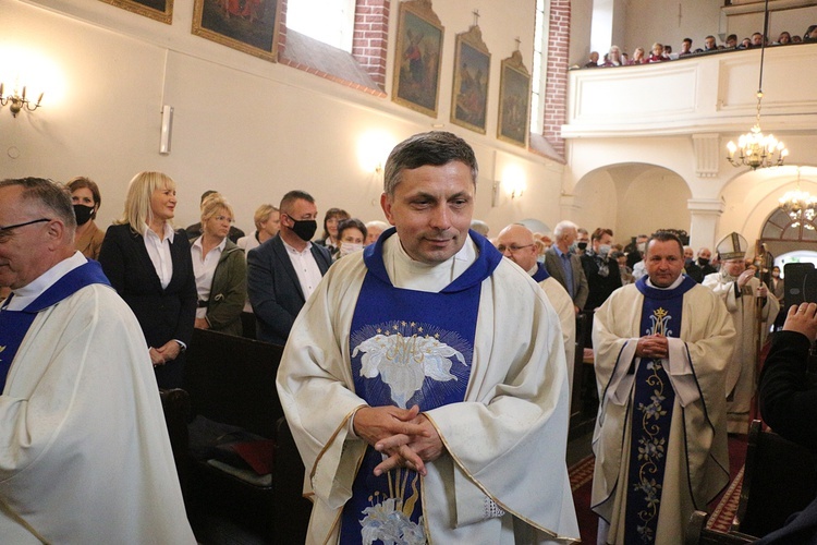 Bp Karol Kulczycki w swoich rodzinnych stronach - Msza św. w Czerninie