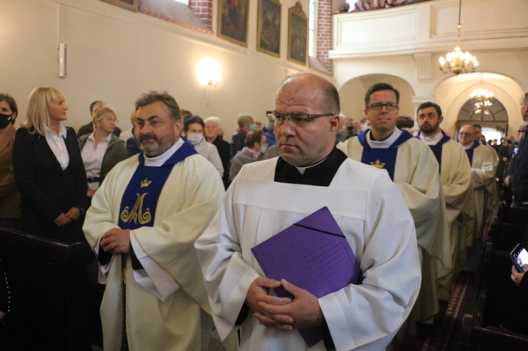 Bp Karol Kulczycki w swoich rodzinnych stronach - Msza św. w Czerninie