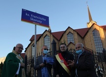 Skwer na Muchoborze Małym we Wrocławiu i film. Ks. Franciszek Skorusa upamiętniony