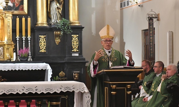 Abp Skworc w Piotrkowie Trybunalskim: Niech ta winnica przynosi owoc obfity!