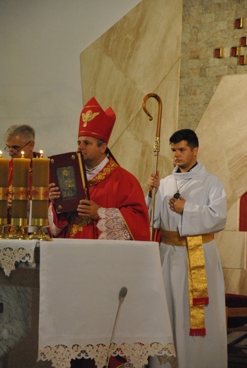 Bierzmowanie i wizytacja w Szymbarku