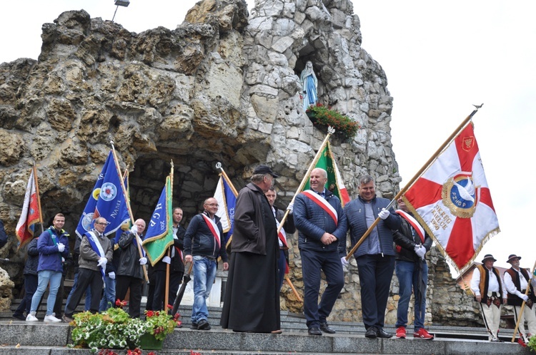 Pielgrzymka hodowców gołębi i orkiestr kalwaryjskich