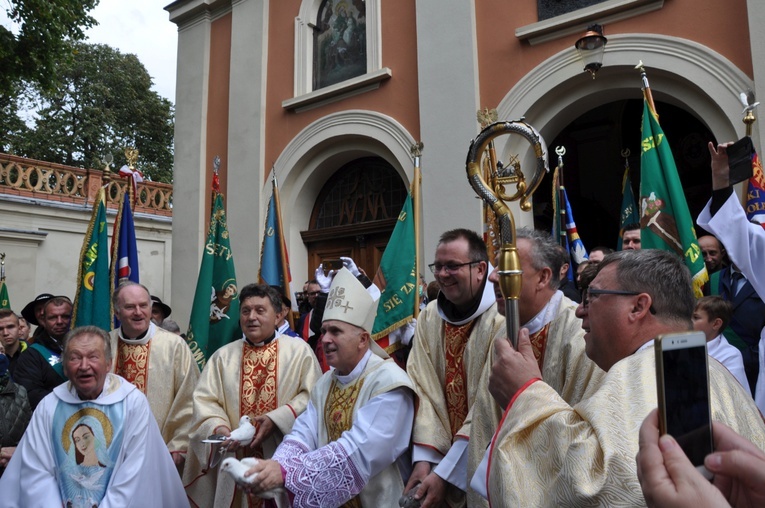 Pielgrzymka hodowców gołębi i orkiestr kalwaryjskich