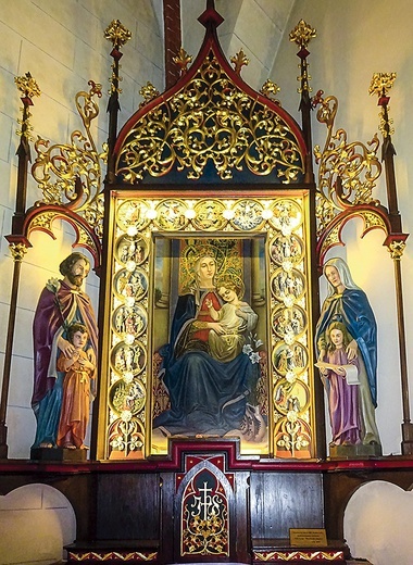 Neogotycki ołtarz w kościele Wniebowzięcia Najświętszej Maryi Panny (konserwacja M. Barski, 2015).
