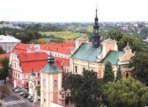 ▲	Widok na kościół seminaryjny i budynki uczelni.