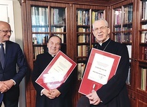 ▲	Docenieni księża podkreślali dobrą współpracę z miastem.