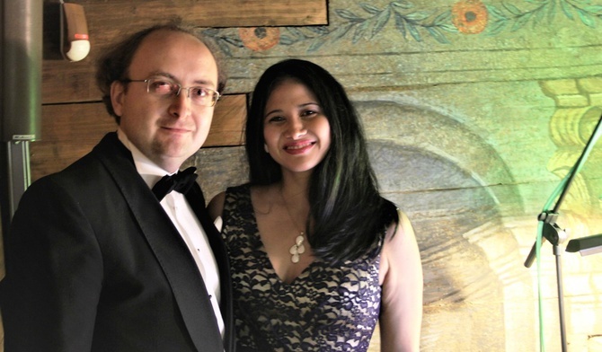 Alejandrina Vázques Ramirez i Emanuel Bączkowski. Koncert w Muzeum Wsi Radomskiej.