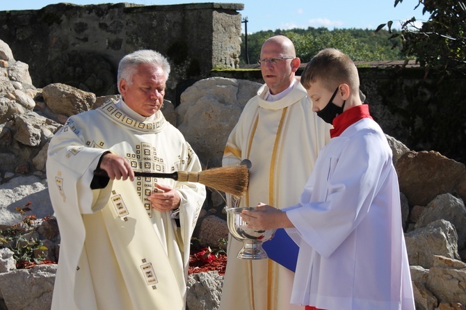 Matka Boża z Lourdes i Stygmaty św. Franciszka z Asyżu