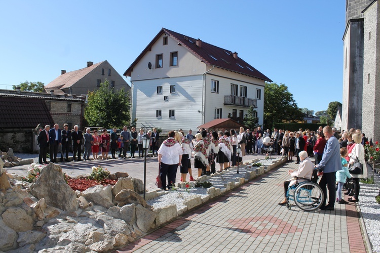 Matka Boża z Lourdes i Stygmaty św. Franciszka z Asyżu