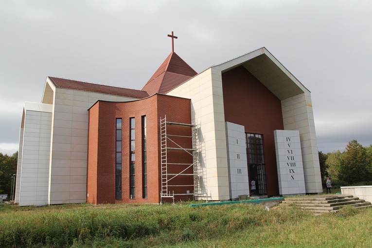 Kościół pw. NMP Bolesnej we Wrocławiu-Strachocinie - trwają ostatnie prace