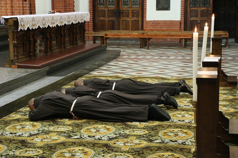 Śluby wieczyste braci franciszkanów na wrocławskich Karłowicach