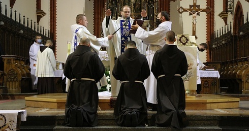 Śluby wieczyste braci franciszkanów na wrocławskich Karłowicach