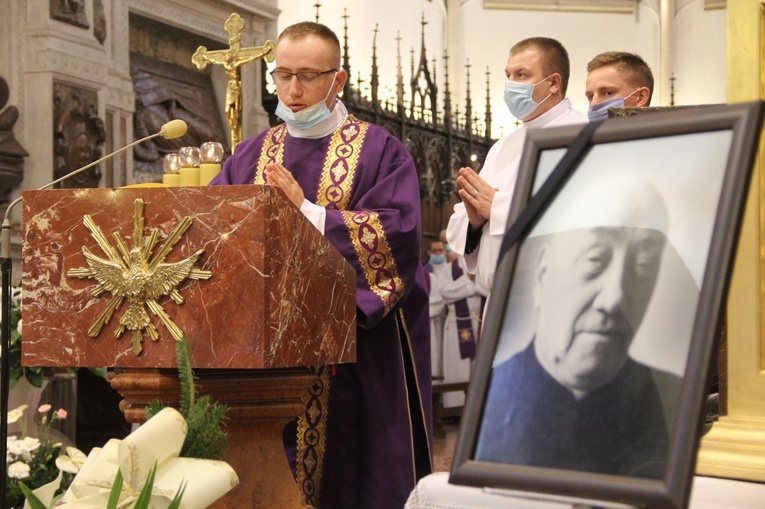 Tarnów. Pogrzeb śp. ks. prał. Adama Nowaka