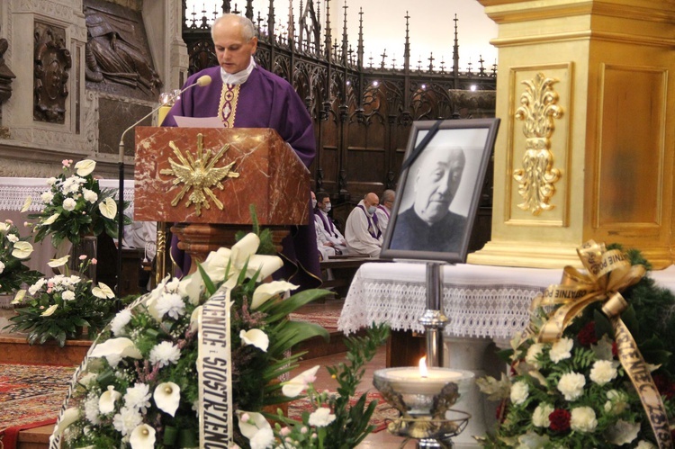 Tarnów. Pogrzeb śp. ks. prał. Adama Nowaka