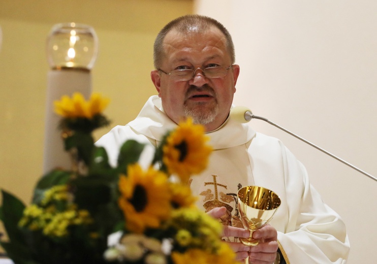 Powitanie relikwii św. Jana Pawła II w parafii w Czernichowie