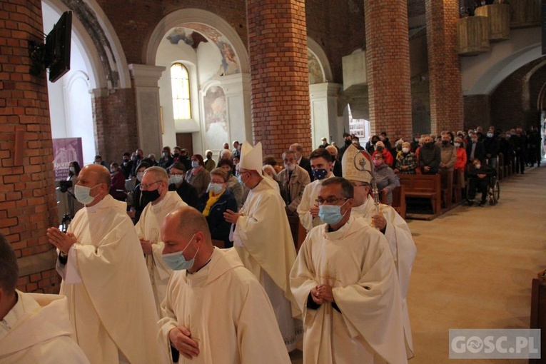 Modlitwa w intencji śp. ks. Janusza Malskiego w głogowskiej kolegiacie