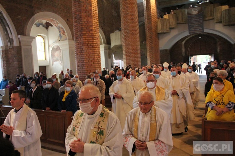 Modlitwa w intencji śp. ks. Janusza Malskiego w głogowskiej kolegiacie